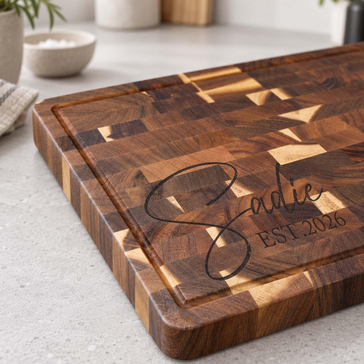 Engraved End-Grain Acacia Chopping Board: corner of the board showing the end-grain pattern, edge groove and engraving